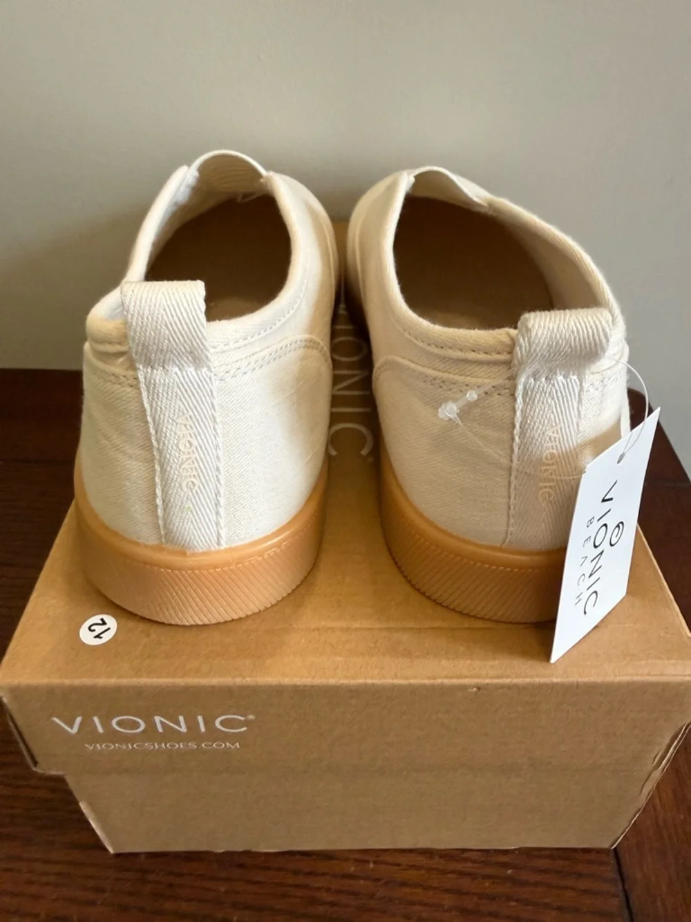 Vionic Coblat Slip-On Canvas‎ Sneaker in Ivory with Gum Sole NEW 9.5